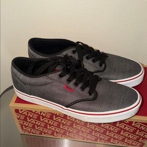 Vans Atwood Low Skateboard shoe Black / Chili Men’s SZ 10